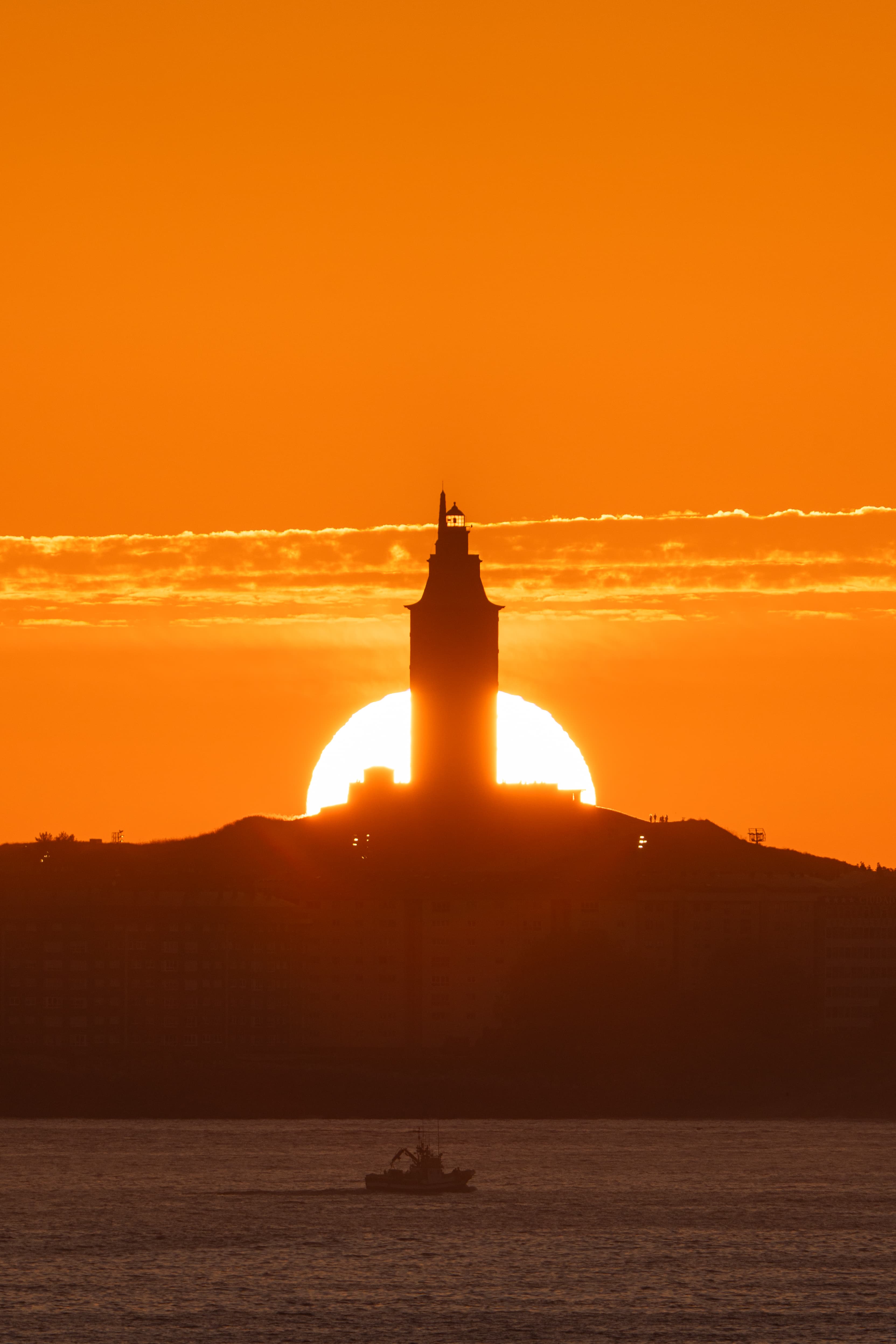 Torre de Hércules ocaso simétrico